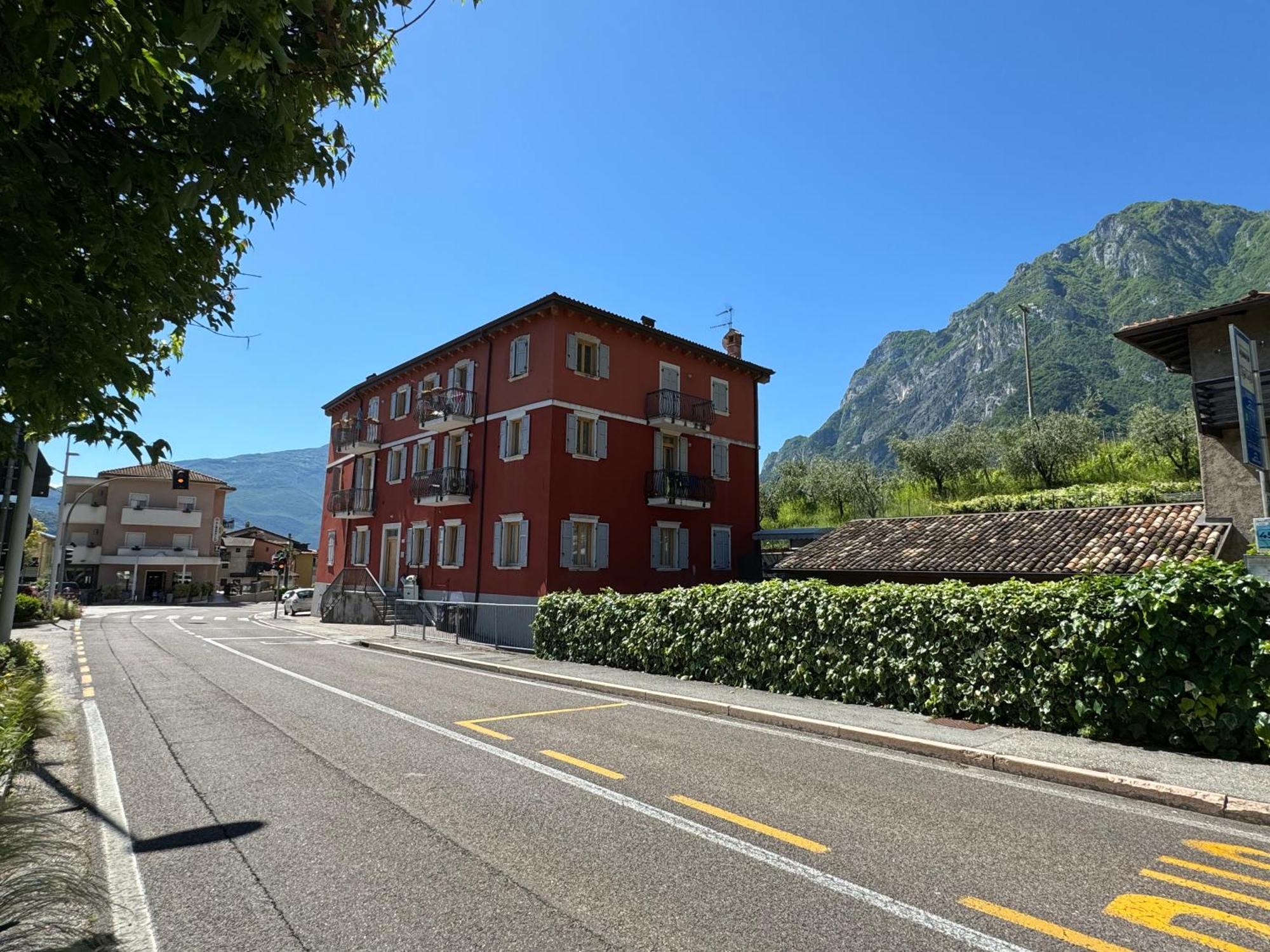 Das Rote Haus Riva del Garda Exterior foto